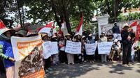 Petani Pegunungan Kendeng dan Pundenrejo unjuk rasa protes maraknya tambang liar di wilayah Pati selatan. (Liputan6.com/Arief Pramono)
