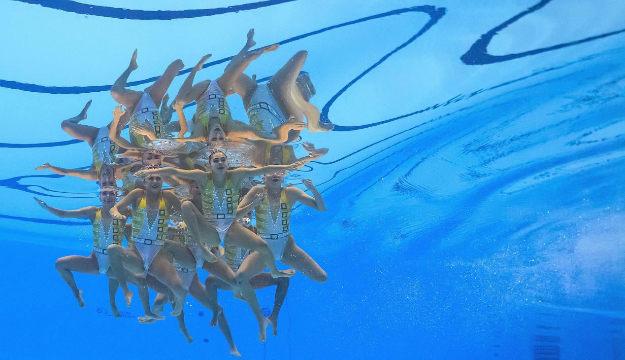 Tim renang artistik Meksiko berkompetisi pada final World Aquatics Championships di Fukuoka, Jepang, 18 Juli 2023. (AFP/Manan Vatsyayana)