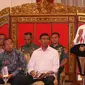 Presiden Joko Widodo atau Jokowi memberi keterangan saat memimpin rapat sidang kabinet paripurna membahas RAPBN Tahun 2018 di Istana Negara, Senin (24/7). (Liputan6.com/Angga Yuniar)