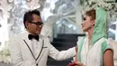 Resepsi pernikahan mewah telah disiapkan oleh Fiona Fachru Nisa dan suaminya Roni Fauzan. Namun sayang, Tuhan berkehendak lain. Resepsi mewah yang tidak mungkin dibatalkan itu berubah menjadi doa bersama. (Nurwahyunan/Bintang.com)