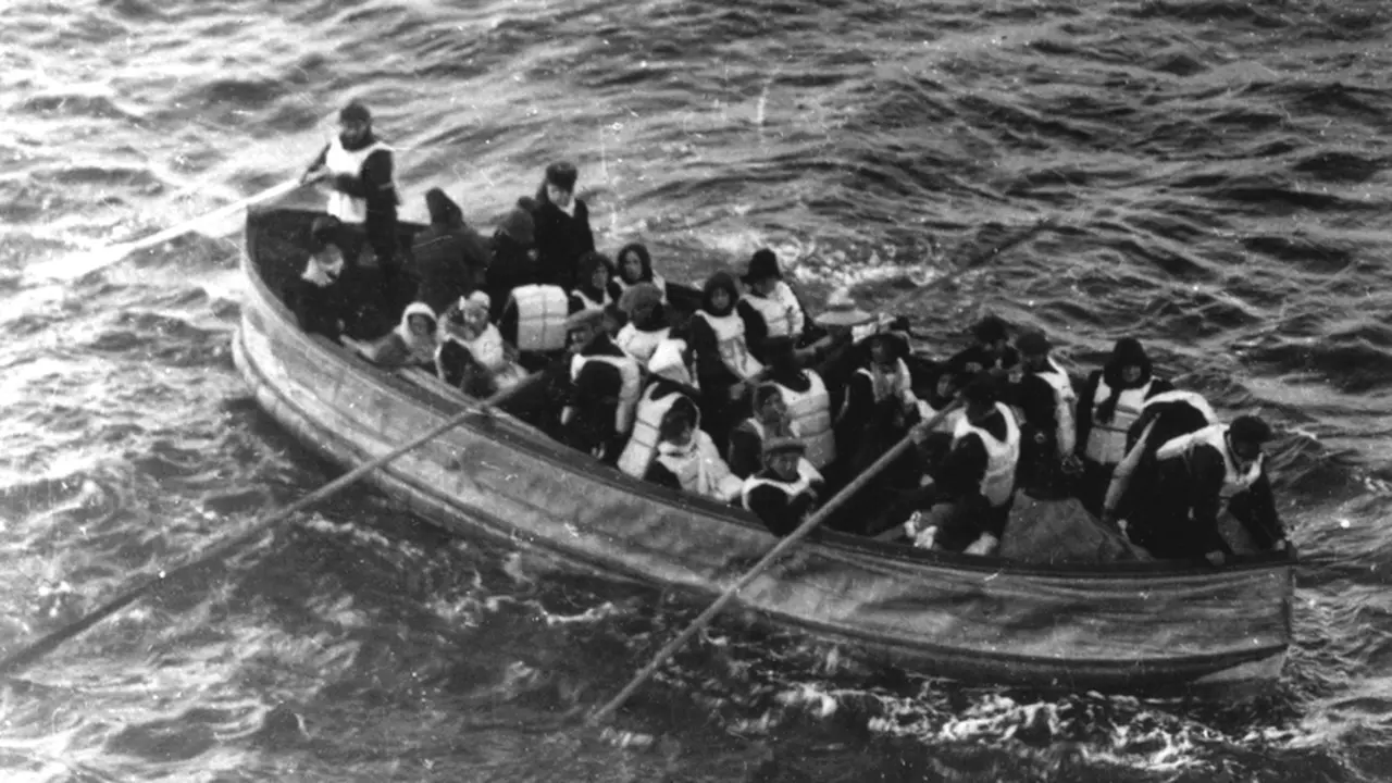 Penumpang Titanic yang selamat berada di dalam sekoci