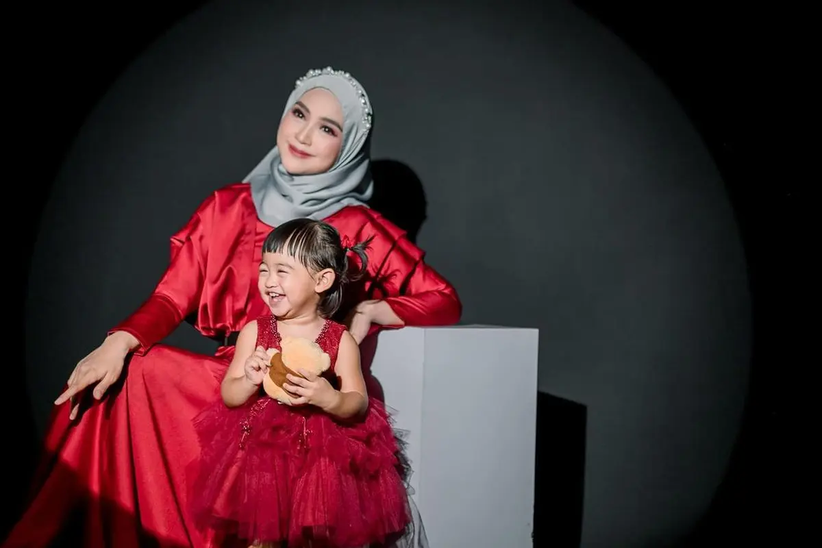 8 Potret Artis Tampil Kompak untuk Rayakan Hari Ibu, Aaliyah Massaid hingga Natasha Wilona