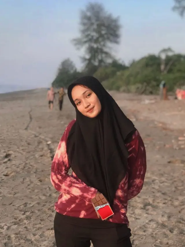 6 Potret Indrian Puspita, Pembawa Baki di Upacara HUT RI ke-75