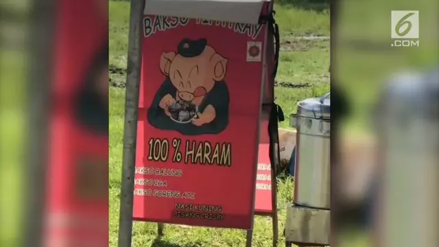 Video menampilkan pedagang bakso babi  viral di media sosial.