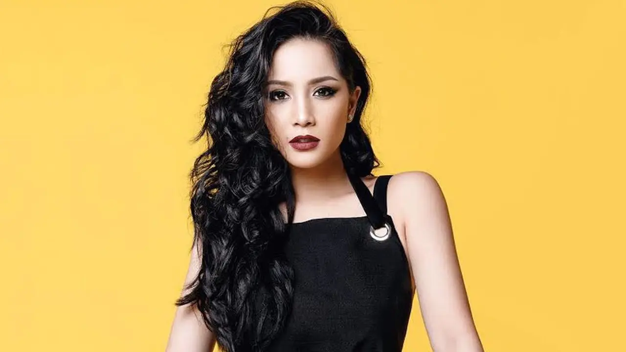 Biasa Natural, 6 Potret Nagita Slavina dengan Makeup Tebal Ini Bikin Pangling