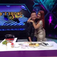 Kemesraan Jerry Aurum dan Denada saat mengjadi bintang tamu di Indosiar (Instagram)