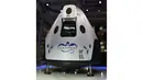 SpaceX's Dragon V2 merupakan kapsul ruang angkasa berawak yang dibuat perusahaan spaceflight. SpaceX's Dragon V2 mampu mengangkut astronot NASA ke dan dari stasiun luar angkasa internasional, (29/5/2014). (AFP PHOTO/Robyn Beck)