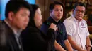 <p>Wakil ketua 3 PP PBVSI, Reginald C. Nelwan (kanan) memperhatikan Managing Director Vidio, Monika Rudijono saat memberikan keterangan pada konferensi pers Livoli Divisi Utama 2023 yang berlangsung di Dennys's, Senayan City, Jakarta, Jumat (20/10/2023). (Bola.com/Bagaskara Lazuardi)</p>