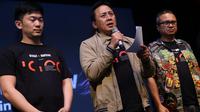 Kepala BEKRAF Triawan Munaf (tengah) seusai penandatangan kerjasama antara Badan Ekonomi Kreatif (Bekraf) dan 88 Rising di Jakarta, Rabu (24/4/2019). Proses pencarian itu dimulai sejak tanggal 23 April hingga 23 Juni 2019 mendatang. (Liputan6.com/HO/Randy)