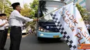 Citizen6, Jakarta: Direktur Utama PLN, Nur Pamudji melepas keberangkatan Mudik Asik Bareng PLN 2012 di Halaman Kantor PLN Pusat Jakarta pada, Jumat (17/8). (Pengirim: Agus Trimukti)