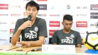 Pelatih Arema FC, Milan Petrovic (kiri). (Liputan6.com/Reza Efendi)