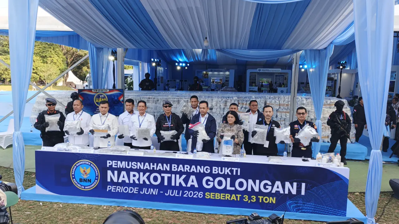 BBN memusnahkan barang bukti narkotika golongan I.