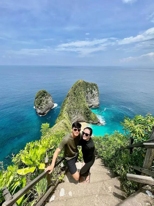 Alfeandra Dewangga dan Vivi Novika