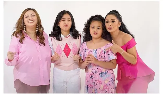 7 Potret Kebersamaan Krisdayanti dan Amora Lemos, Kembali Duet Bersama