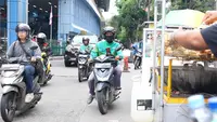 Bahagianya Pengemudi Ojek Online Dapat BHR, Bisa Beli Susu Anak hingga Baju Koko