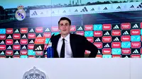 Kepa Arrizabalaga saat diperkenalkan sebagai kiper baru Real Madrid&nbsp;di Valdebebas Sport City, Madrid, Spanyol, 15 Agustus 2023. (JAVIER SORIANO / AFP)
