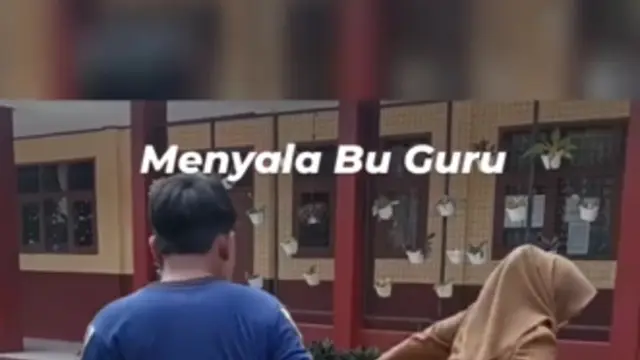 Ibu guru main bola viral/Instagram @receh.ajg