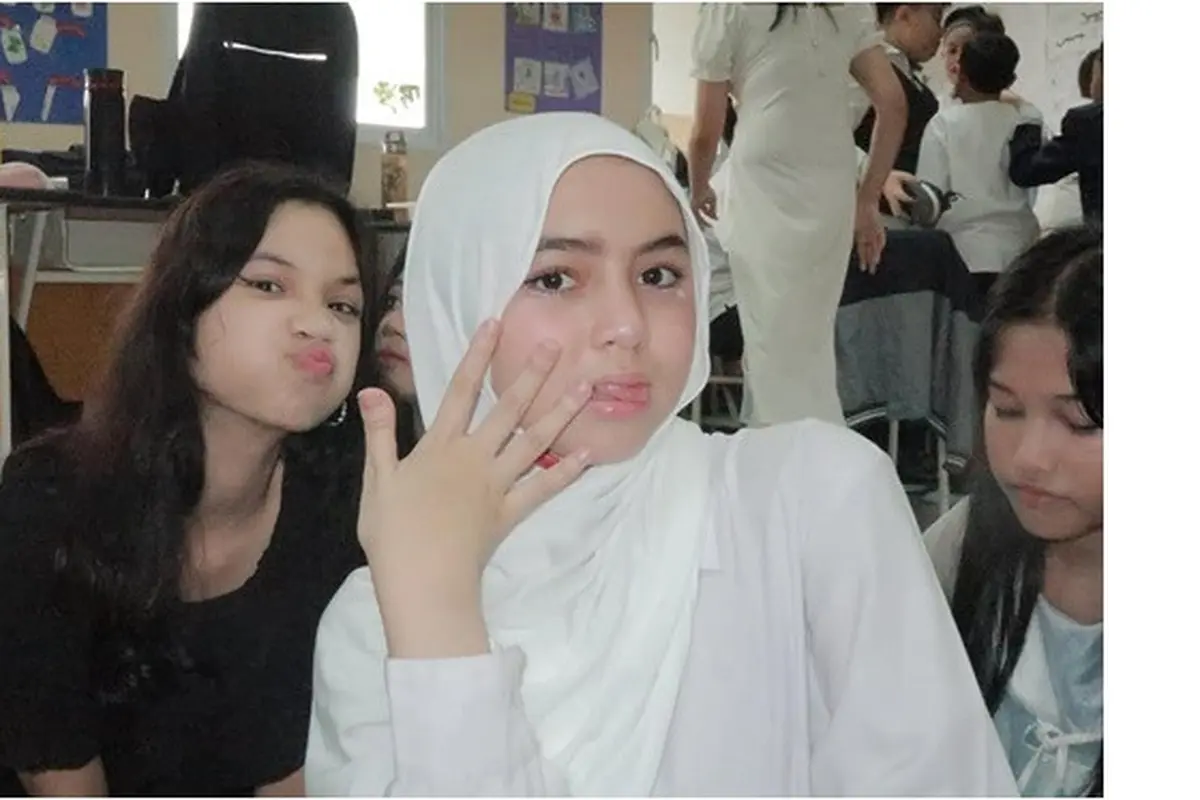 6 Potret Sienna Anak Marshanda di Pemotretan Yearbook, Sekalian Rayakan Ultah