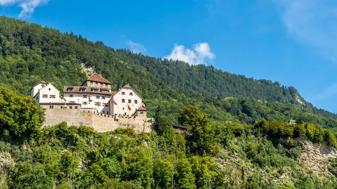 Punya Panorama Memukau, Namun 7 Negara Ini Tak Memiliki Tentara