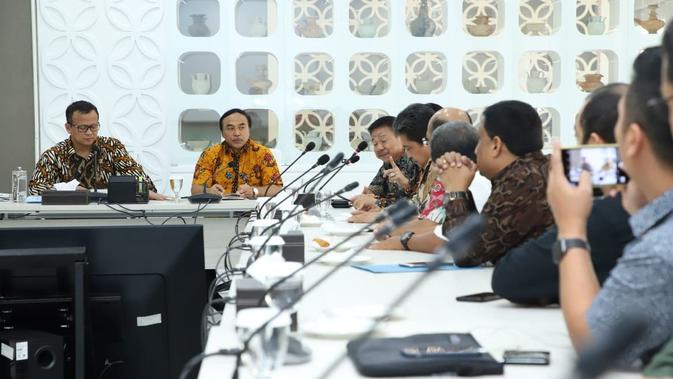 Menteri Kelautan dan Perikanan Edhy Prabowo menerima audiensi perwakilan Shrimp Club Indonesia (SCI), Petambak Muda Indonesia (PMI), dan Asosiasiasi Pengusaha Pengolah dan Pemasar Hasil Perikanan Indonesia (AP5I). (Dok KKP)