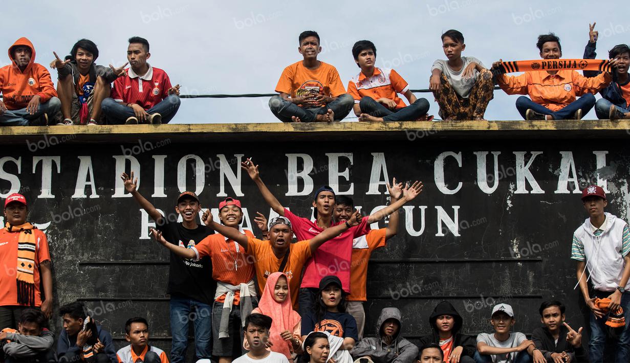 Memang sejak kompetisi berhenti, sudah sangat jarang The Jakmania bisa menyaksikan Macan Kemayoran beraksi di kandangnya, ibu kota Jakarta. (Bola.com/Vitalis Yogi Trisna)