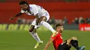 Pada menit ke-75, wasit menunjuk titik putih setelah Vinicius didorong pemain Mallorca di kotak penalti. (AP Photo/Francisco Ubilla)