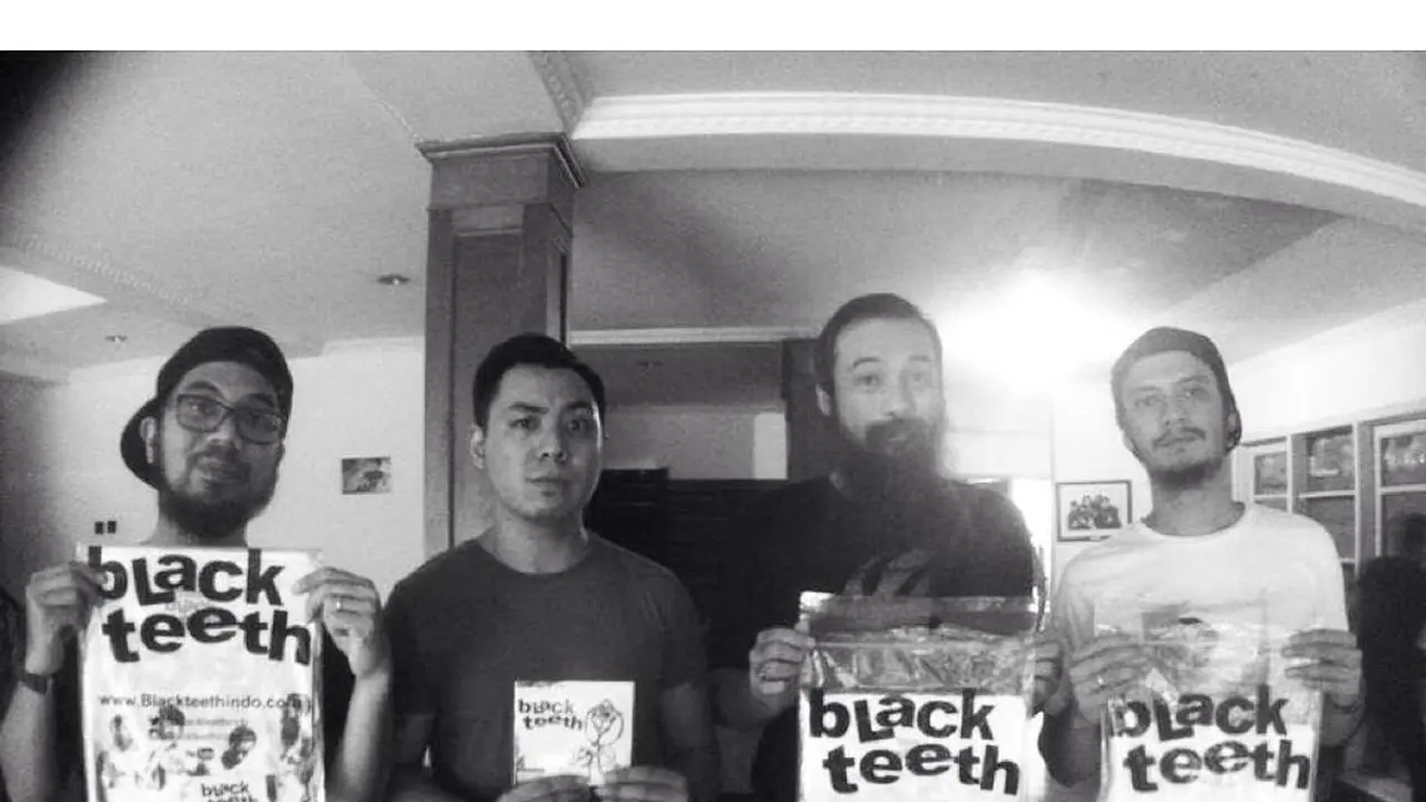 Black Teeth, 