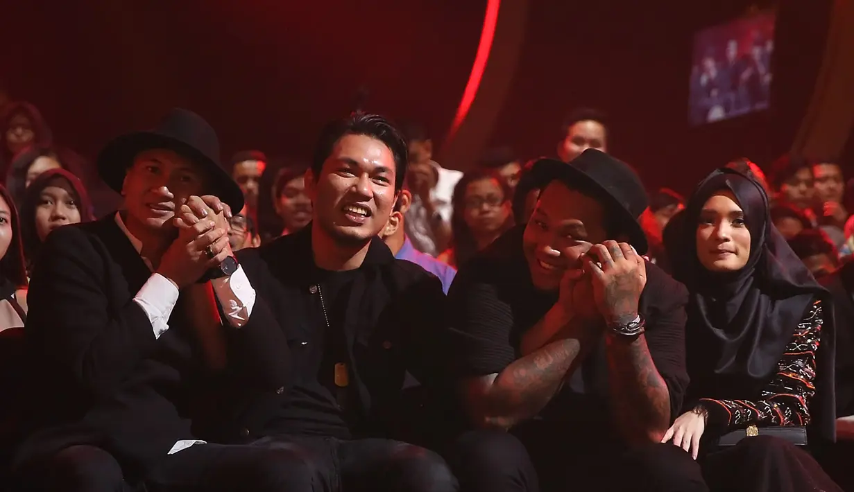 Di malam puncak SCTV Music Awards, sederet musisi lahir sebagai pemenang di berbagai kategori. Salah satunya adalah Virgoun yang menang dalam dua kategori, dan ini adalah detik-detik pengumuman kemenangannya. (Bambang E.Ros/Bintang.com)