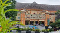 RS Saiful Anwar jadi rujukan penanganan corona Covid-19 di Malang. Seorang pasien positif yang dirawat di rumah sakit ini dinyatakan sembuh dan diizinkan pulang (Liputan6.com/Zainul Arifin)