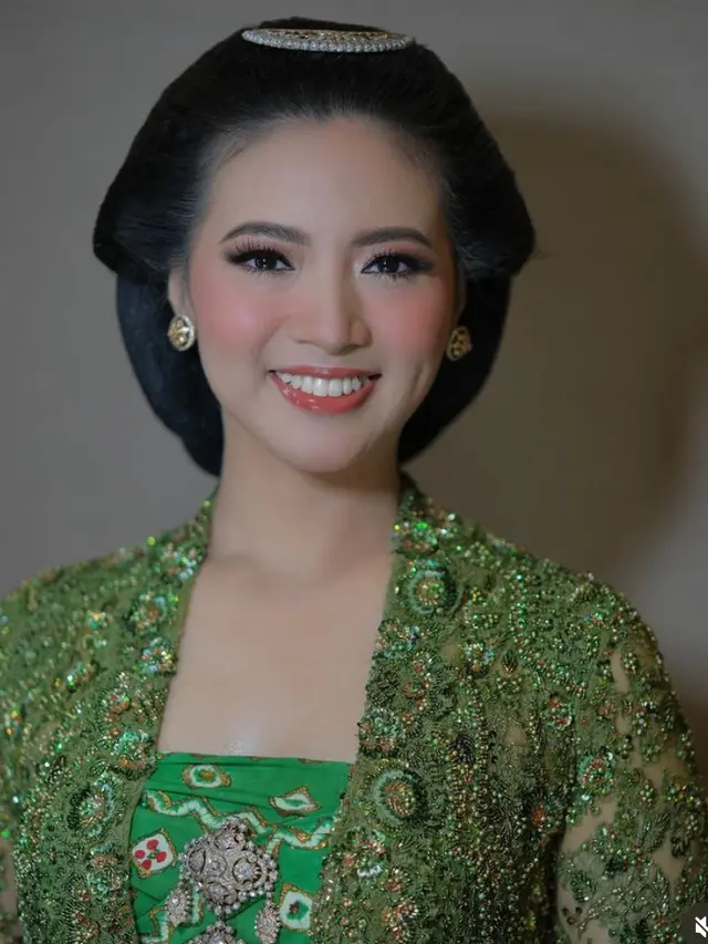 Angela Perkasa Putri Andika Perkasa saat menjalani prosesi pernikahan. [@erniaredberry]