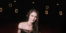 Kali ini, bukan hanya soal gaun glamor rancangan Hian Tjen yang memesona, tapi juga transformasi gaya rambutnya yang begitu mencolok dan memikat. [@lunamaya].