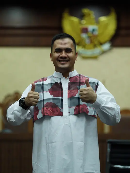 "Capeknya karena saya nggak dapat duit. Sudah hampir satu tahun setengah, lumayan kalau dikumpulkan duitnya. Saya selalu berdoa ya Allah, semoga pas saya keluar yang selama ini ketinggalan, Allah berikan saya jalan keluar," ujar Saipul. 