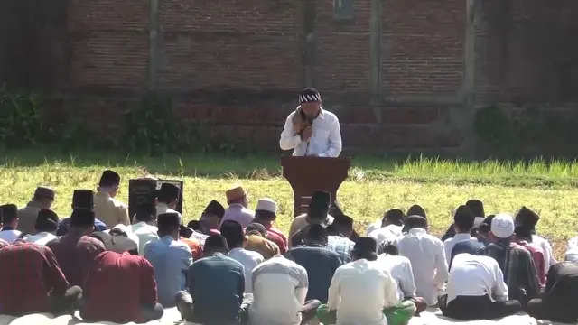 Ratusan santri Ponpes Al Hasani dan warga Jatimulyo, Kebumen, menggelar salat Istisqa. (Foto: Liputan6.com/Istimewa/Muhamad Ridlo)