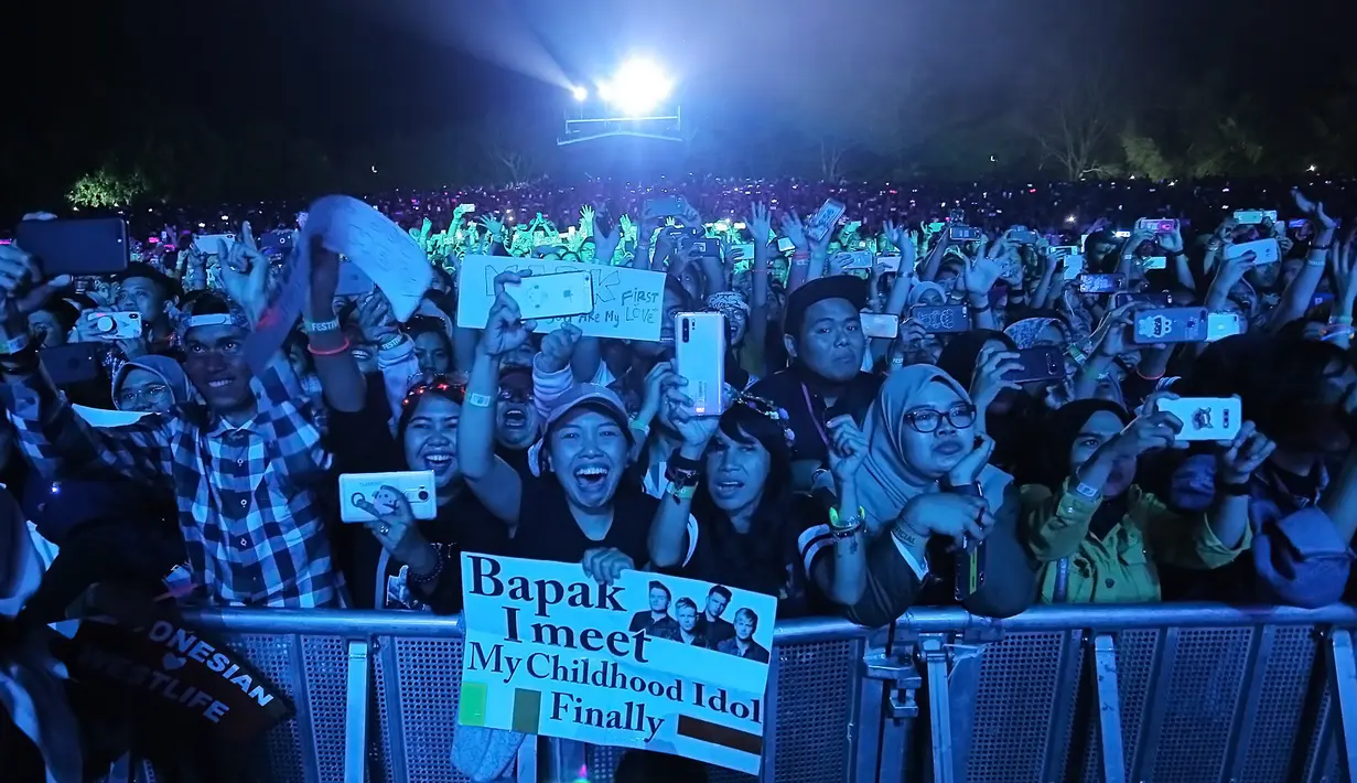 CEO Rajawali Indonesia, Anas Syahrul Alimi mengaku puas dengan konser Westlife kali ini. Menurutnya, semua berjalan dengan apa yang telah direncanakan. Westlife juga menggelar konser di Sampoo Kong, Semarang, Minggu (1/9/2019). (Bambang E.Ros/Fimela.com)