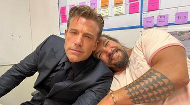Ben Affleck dan Jason Momoa, aktor pemeran Batman dan Aquaman reuni pada akhir Juli 2022. (Instagram @prideofgypsies)