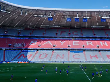 Para pemain Inter Milan dan PSG mencoba lapangan Allianz Arena, Munchen jelang partai puncak Liga Champions pada Minggu (1/6/2025) dini hari WIB nanti. (AP Photo/Martin Meissner)