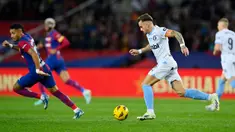 Aleix Garcia menjadi salah satu pemain yang menonjol di balik performa gemilang Girona. Gelandang bertahan itu telah mencetak tiga gol dan membuat empat assist. Penampilan apiknya membuat sang pemain dipanggil Timnas Spanyol untuk berlaga di Euro 2024. (AFP/Pau Barrena)