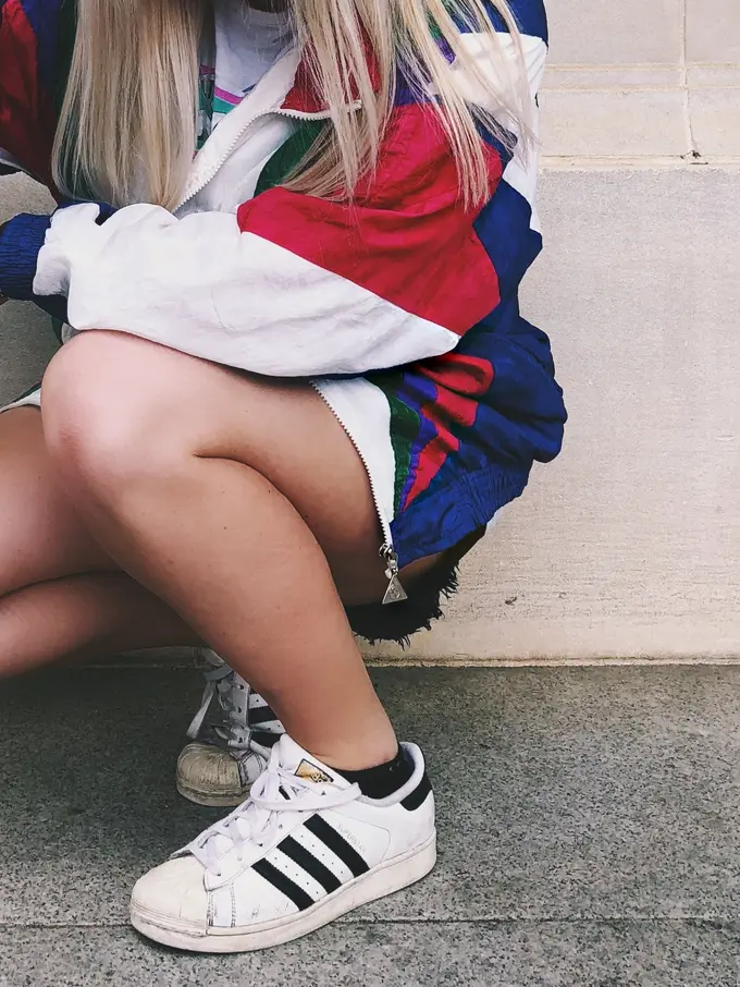 Cara Membersihkan Sepatu Putih Sesuai Jenis Bahan