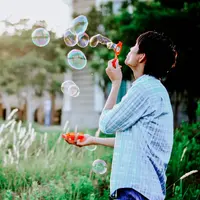 Ilustrasi pasangan cinta, bahagia. (Photo by Khoa Pham on Unsplash)