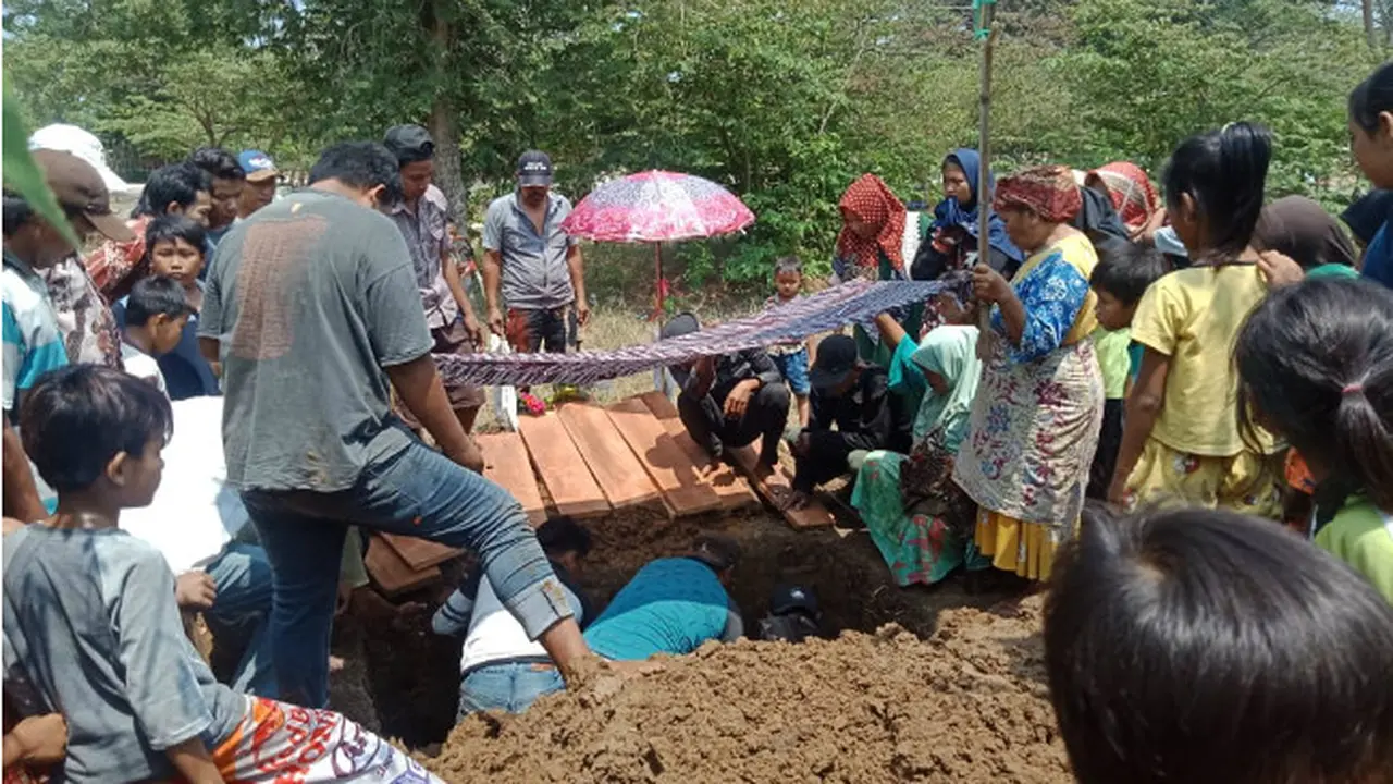 Pemakaman Bocah Obesitas Asal Karawang Satia Putra