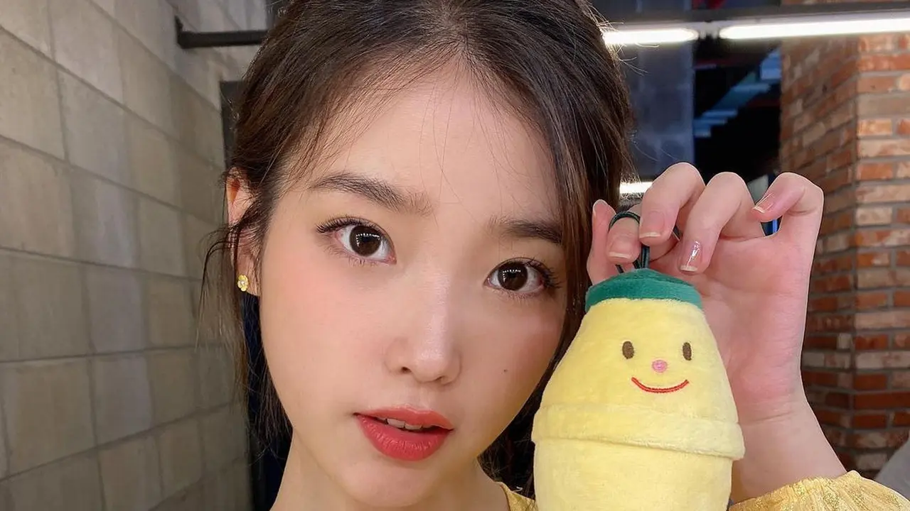 IU. (Instagram/ dlwlrma)
