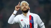 3. Neymar (Paris Saint-Germain) - Pemain berstatus termahal di dunia ini berada di urutan ketiga dengan pemasukkan mencapai 96 juta dollar atau Rp 1,4 triliun. (AP/Michel Spingler)