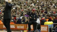 Jurgen Klopp merasa sedih ditinggal fans Liverpool keluar Stadion Anfield. (Reuters / Lee Smith)