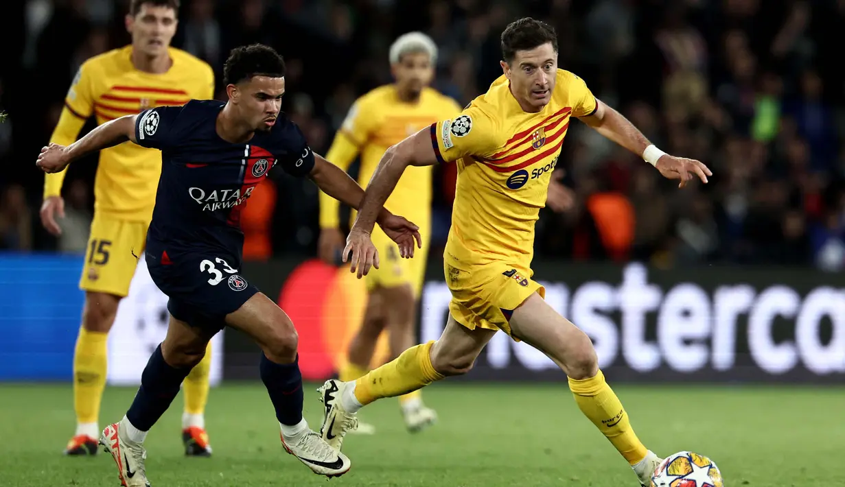 Usai turun minum, PSG berhasil menyamakan kedudukan dan unggul lewat gol yang dicetak masing-masing oleh Ousmane Dembele pada menit ke-48 dan Vitinha (50’). (FRANCK FIFE/AFP)