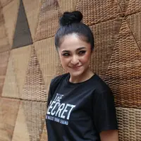 "Senang banget dan excited karena ini horor pertama aku terus juga pas aku baca ceritanya dari Raffi, aku langsung suka sih," ungkap Marshanda, dijumpai di kawasan Kemang, Jakarta Selatan, Jumat (2/3) dilansir dari Kapanlagi.com. (Nurwahyunan/Bintang.com)