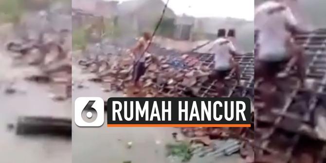 VIDEO: Angin Puting Beliung Hancurkan Puluhan Rumah di Lampung