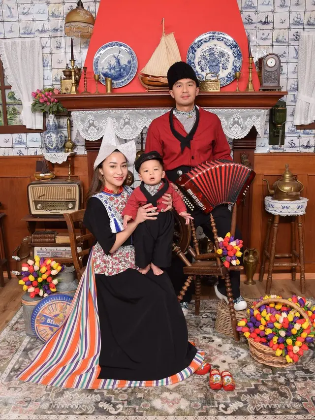 Nikita Willy bersama keluarga kecilnya (Instagram/nikitawillyofficial94)