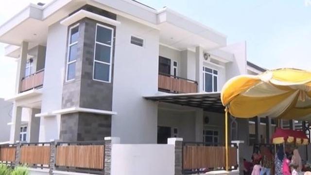 Potret Rumah Zaskia Gotik Luas Banget Bisa Main Badminton Bareng Suami Showbiz Liputan6 Com