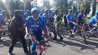 Pemain sayap Persib Bandung, Febri Hariyadi, mengikuti cross country. (Bola.com/Erwin Snaz)