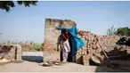 Seorang panitia pemilihan umum di India melarang warga ikut pemilu jika tidak memiliki toilet di rumahnya.